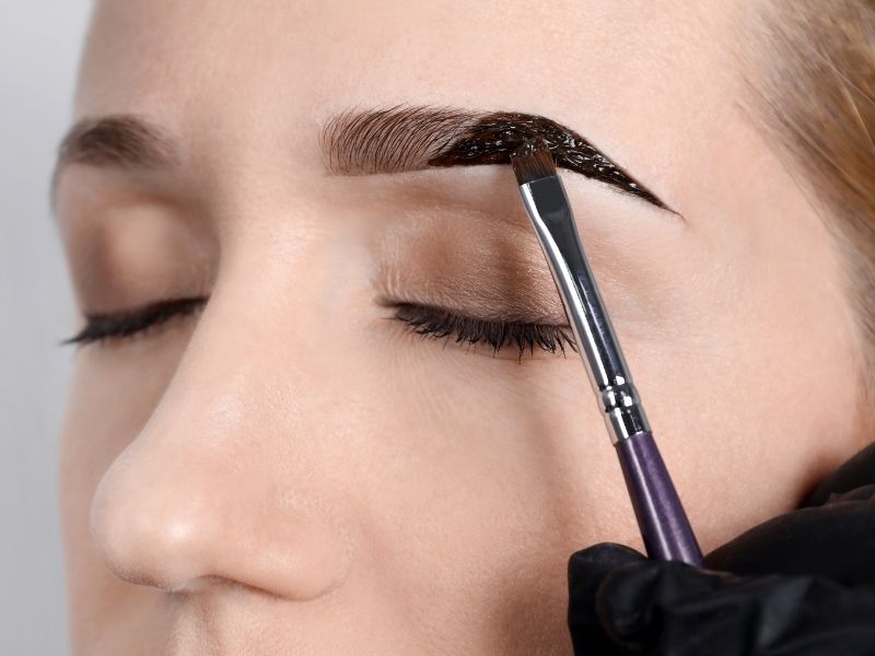 Augenbrauen färben Ergebnis natürlich betonte Brauen BrowDesign Saal an der Saale und für Kunden im Rhön-Grabfeld