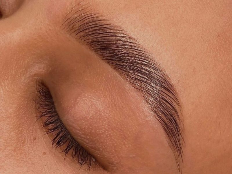 Browlift Behandlung im Studio BrowDesign Saal an der Saale